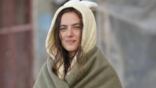 Taşacak Bu Deniz'in Eleni'si Ava Yaman az makyaj ve sade tarzıyla beğeni topladı