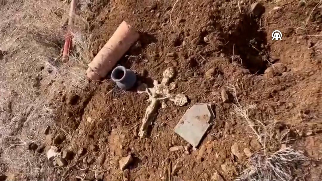 13 milyon dolandıran define çetesi çökertildi! Kendi gömdüklerini buldurdular:  M.Ö. büyü yapmak için kullanılıyordu   4