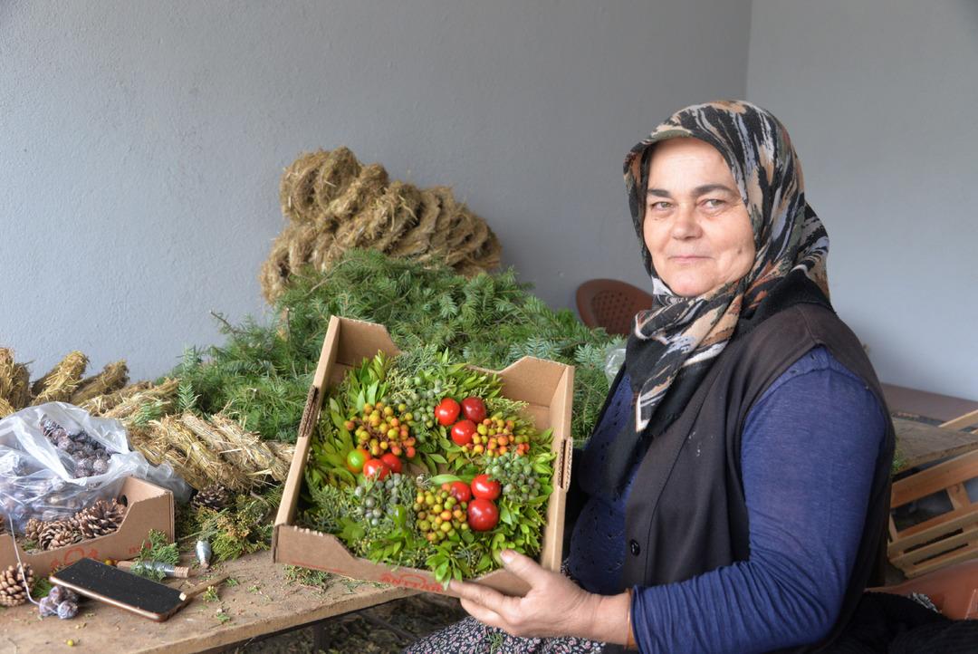 Köyden Avrupa ya ihracat: Her yıl 1 milyon çelenk üretiliyor: 250 kadın bu işle uğraşıyor! 1
