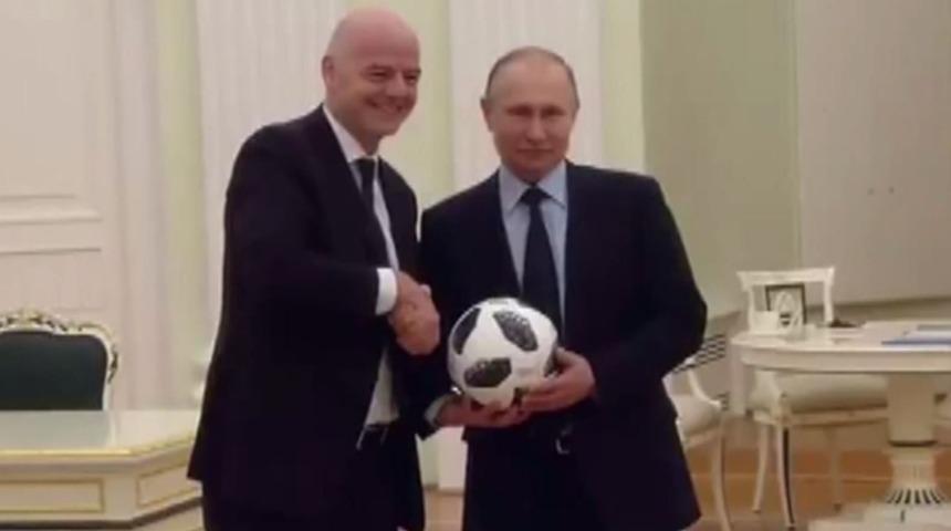 Putin ve Infantino futbol oynadılar