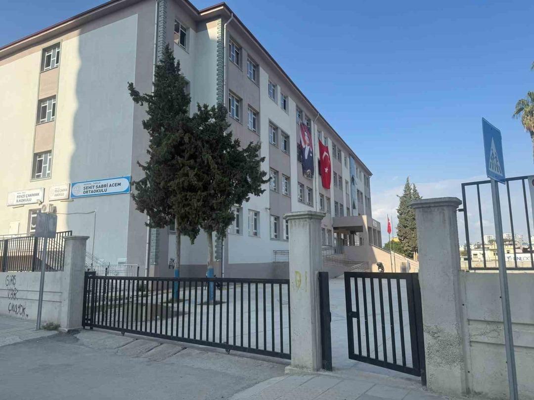 Hepsi kantinden aynı yemeği yemiş! Mersin de 26 öğrenci okuldayken hastanelik oldu 2