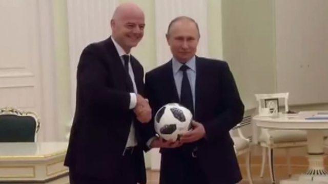 Putin ve Infantino futbol oynadılar