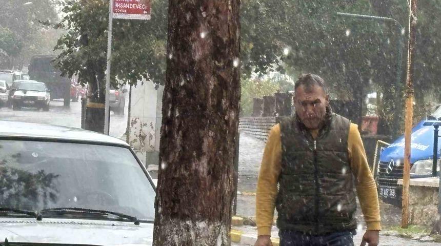 Edirne’de sağanak yağış etkili oldu