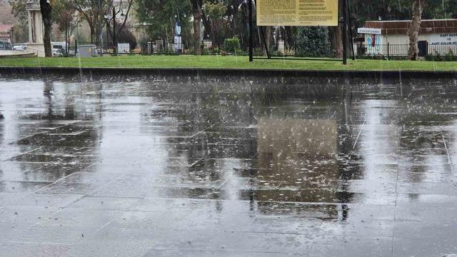 Tekirdağ’da sağanak yağışta vatandaşlar kaçacak yer aradı 5
