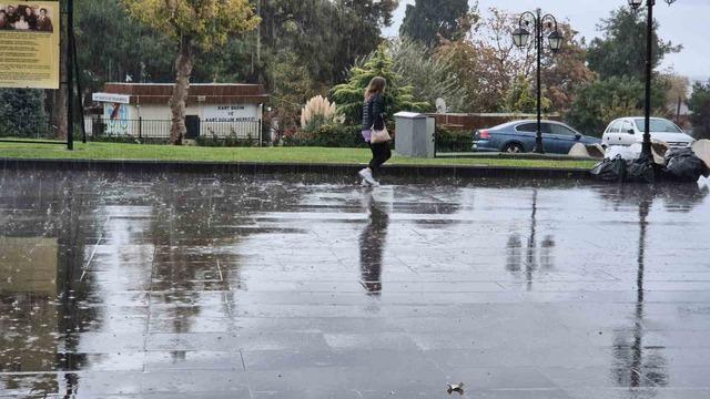 Tekirdağ’da sağanak yağışta vatandaşlar kaçacak yer aradı 4
