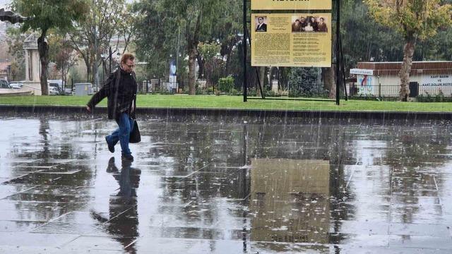 Tekirdağ’da sağanak yağışta vatandaşlar kaçacak yer aradı 3