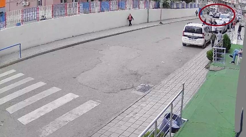 Siirt'te otomobilin çocuğa çarpma anı güvenlik kamerasına yansıdı