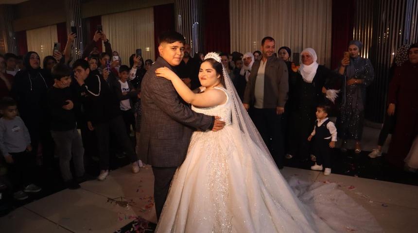Babası vasiyet etti, down sendromlu gencin gelinlik hayali gerçek oldu