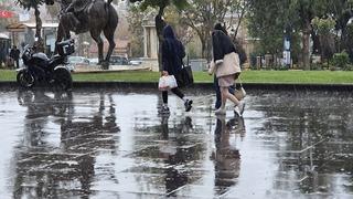 Tekirdağ'da sağanak yağışta vatandaşlar kaçacak yer aradı