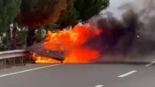 Edirne'de seyir halindeki otomobil alev alev yandı