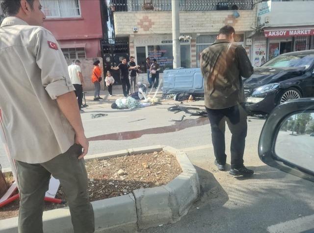 Otomobil ile golf aracı çapıştı: 2’si ağır 3 yaralı 1