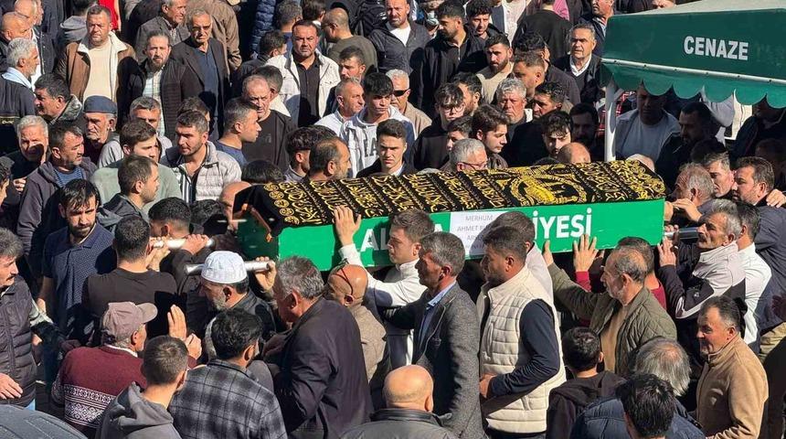 Traktör tamir ederken ağır yaralanan genç öldü