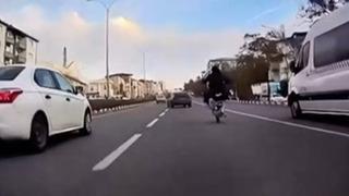 Trafik güvenliğini tehlikeye düşüren motosiklet sürücüsüne 54 bin TL ceza