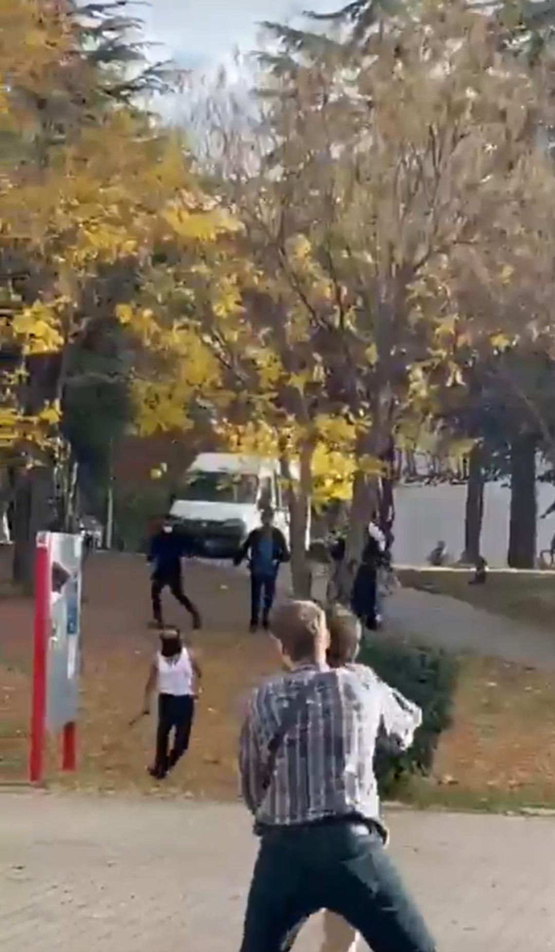 Hacettepe Üniversitesi nde ortalık karıştı! Ellerinde palalarla saldırdılar 3