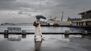 İstanbul deniz ulaşımında fırtına alarmı: Şehir hatları seferlerinde iptaller yaşanıyor