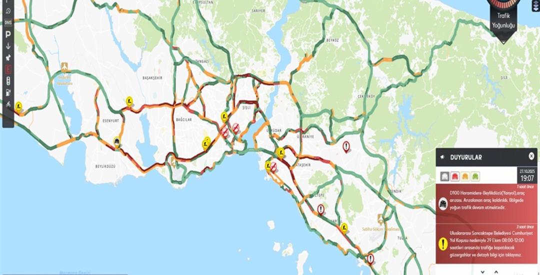 İstanbul da sağanak yağış etkili oldu: Caddeleri su bastı, trafik tıkandı, iniş yapamayan uçaklar havada tur atıyor 4