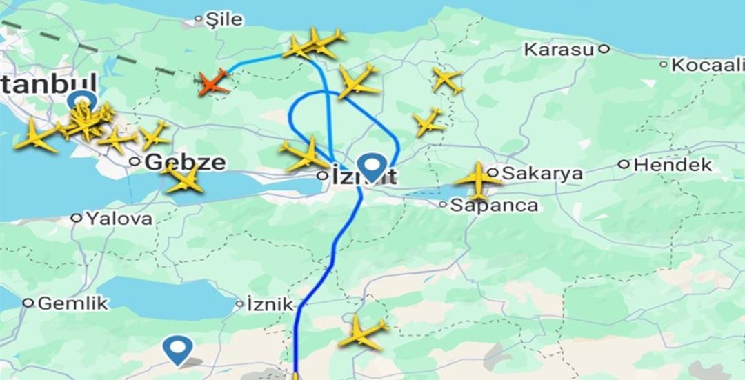 İstanbul da sağanak yağış etkili oldu: Caddeleri su bastı, trafik tıkandı, iniş yapamayan uçaklar havada tur atıyor 8