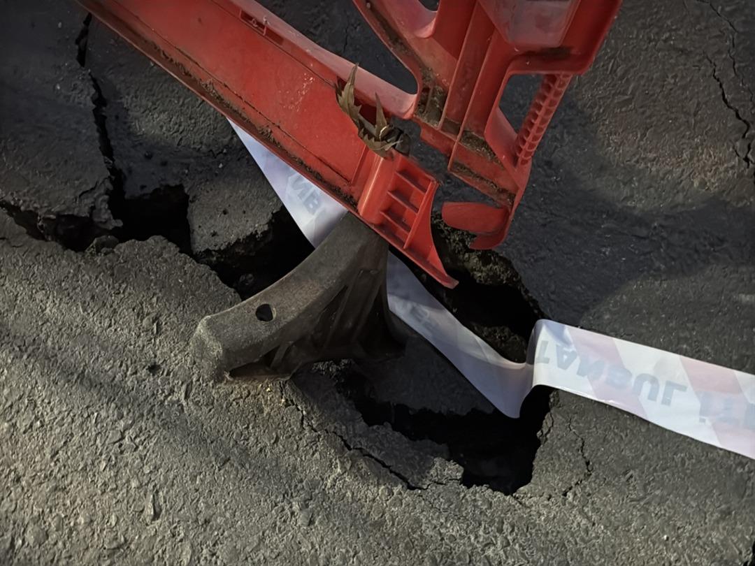 Kağıthane’de ana cadde üzerindeki yol çöktü 1