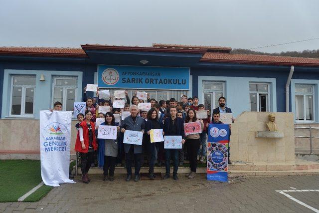 Köy okulundaki öğrenciler ebru sanatı ile tanıştı