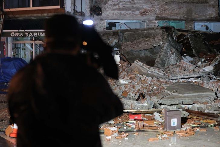 Balıkesir depreminde yıkılan tüm binalar… Enkaz alanları tek tek görüntülendi G1