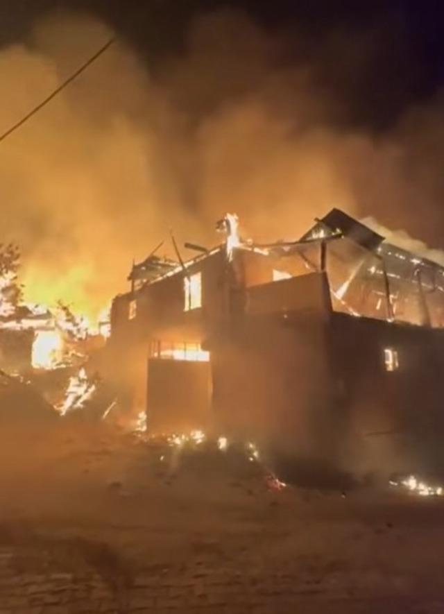 Alevlere teslim olan 6 ev ve ahır kullanılmaz hale geldi 2