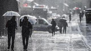 İstanbul'da şiddetli yağış hayatı felç etti: AKOM'dan dolu uyarısı!