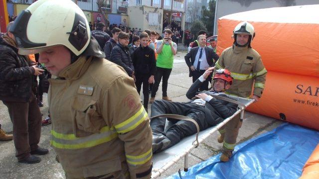 Deprem ve yangın tatbikatı gerçeğini aratmadı