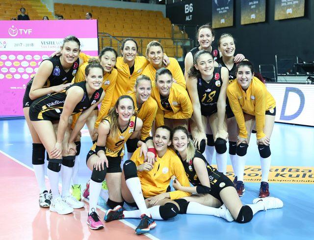 VakıfBank yarı finale yükseldi