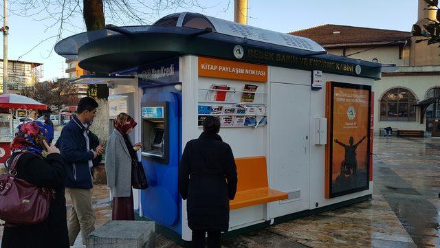 Kitap paylaşım yerine konulan FETÖ'nün test kitapları zabıta tarafından alındı