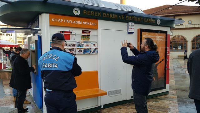 Kitap paylaşım yerine konulan FETÖ'nün test kitapları zabıta tarafından alındı