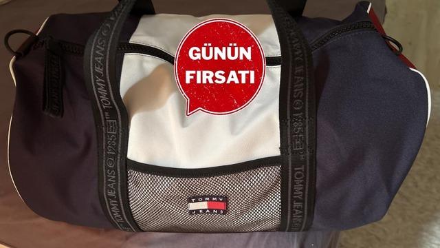Hem seyahatlerde hem sporda kullanabileceğiniz Tommy Hilfiger çanta bugün için avantajlı fiyatıyla satışta!