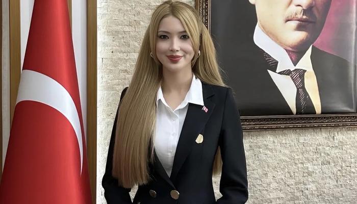 Sosyal medyanın konuştuğu kaymakam: Tuğ&ccedil;e Orhan! G&uuml;zelliği ile dikkat &ccedil;ekti&hellip;