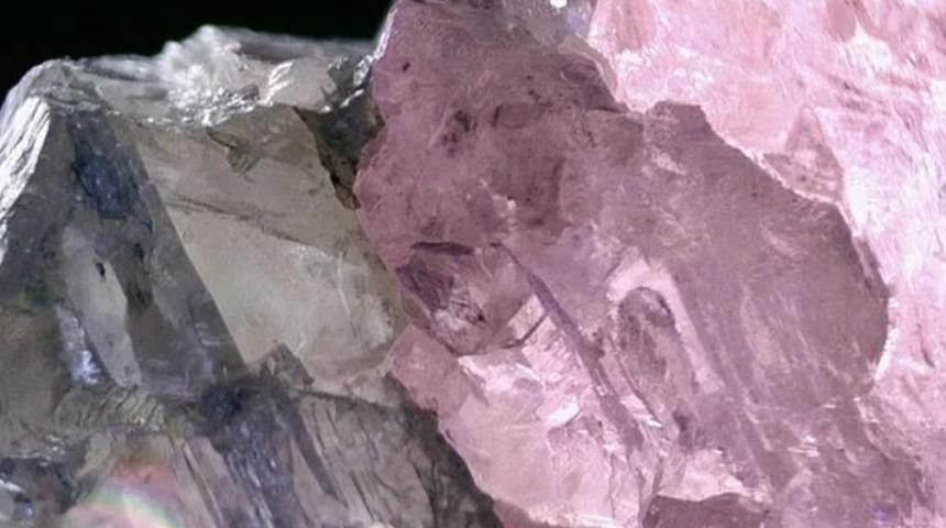 37 karat! Eşsiz bir par&ccedil;a: A&ccedil;ık arttırma ile satılacak... D&uuml;nyanın en y&uuml;ksek fiyatlı m&uuml;cevherlerinden biri olabilir