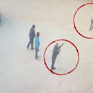 Silah çektiği kişi tarafından bıçaklanarak öldürüldü! Kan donduran anlar