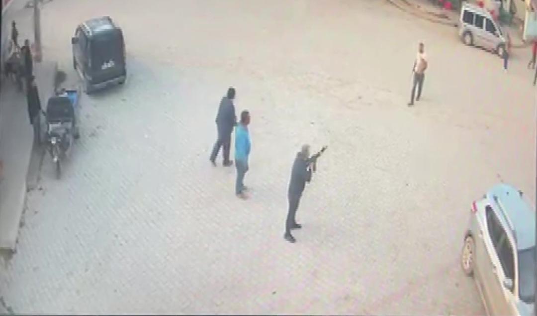 Silah çektiği kişi tarafından bıçaklanarak öldürüldü! Kan donduran anlar 1