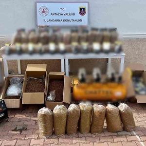 Jandarmanın 2 ayrı adrese düzenlediği operasyonda 350 kilo kıyılmış tütün ele geçirildi