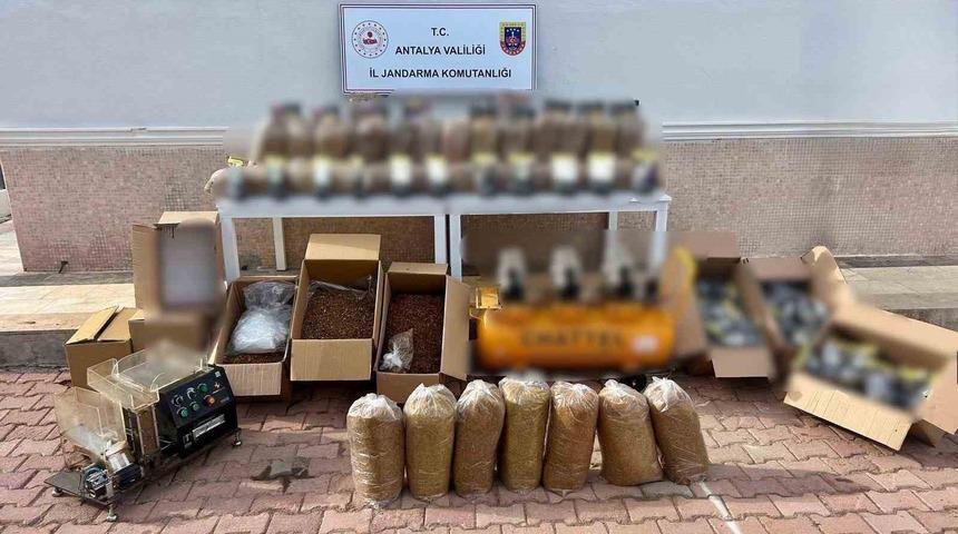Jandarmanın 2 ayrı adrese düzenlediği operasyonda 350 kilo kıyılmış tütün ele geçirildi