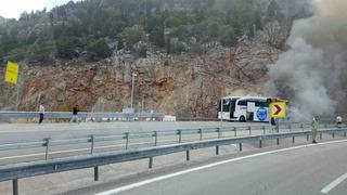 Yolcu otobüsü alev aldı