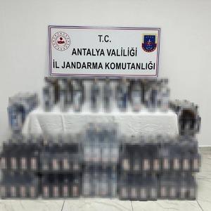 Manavgat’ta durdurulan araçtan 400 litre kaçak ve sahte içki ele geçirildi