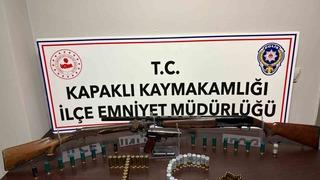 Kapaklı’da arama yapılan evde ruhsatsız tabanca ve 2 av tüfeği ele geçirildi