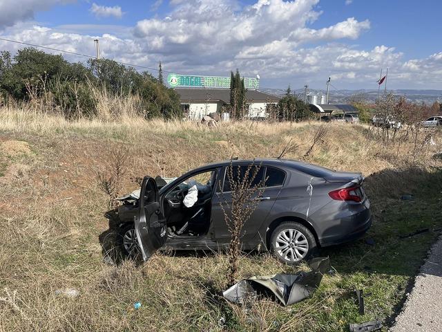 Kula’da otomobil tıra arkadan çarptı:1 yaralı 3