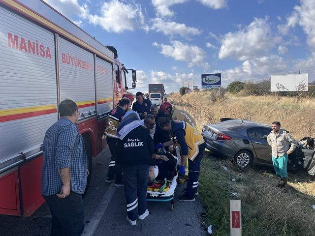 Kula’da otomobil tıra arkadan çarptı:1 yaralı 2