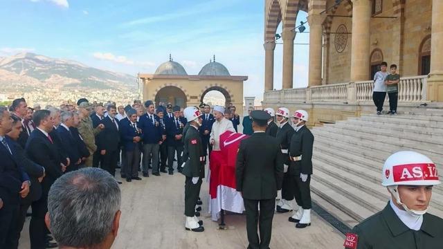 Kahramanmaraş'ta vefat eden Kıbrıs gazisi son yolculuğuna uğurlandı