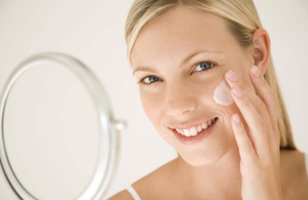 Karma ciltler i&ccedil;in evde yapabileceğiniz bakım form&uuml;lleri