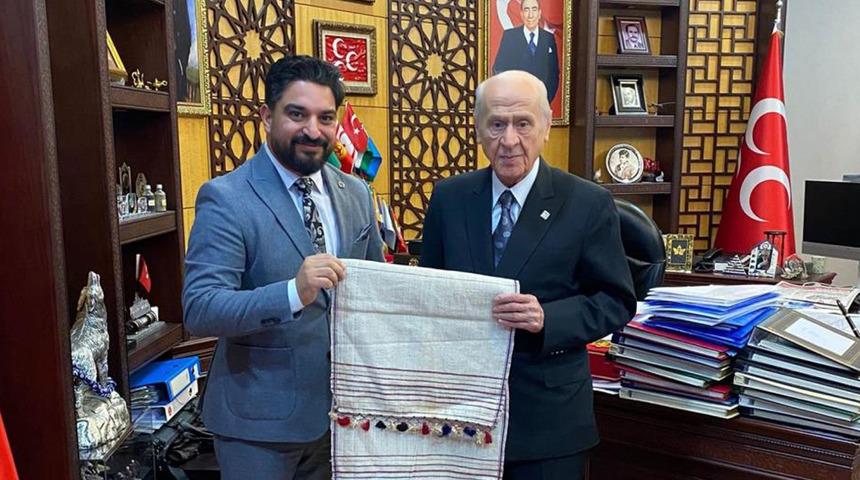 Hablaron sobre sus proyectos comunitarios romaníes con Devlet Bahçeli