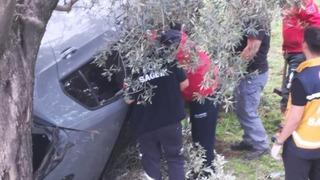 Kontrolü kaybetti zeytin bahçesine uçtu: 2 yaralı