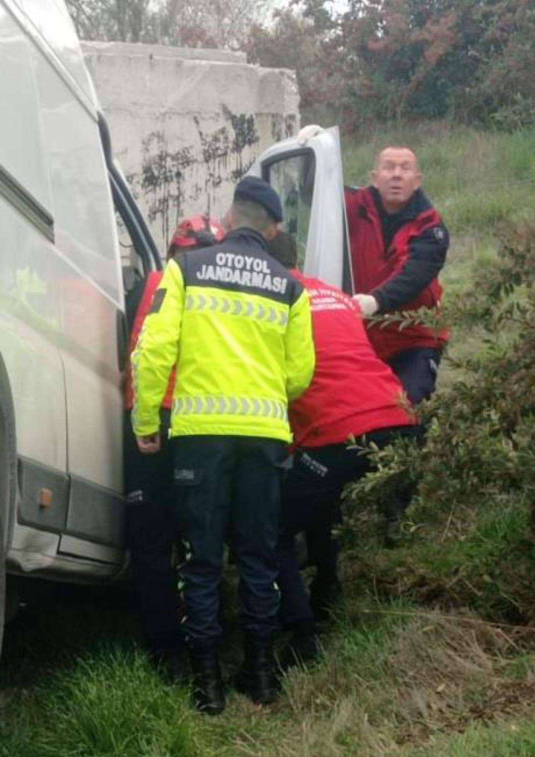 Balıkesir de feci kaza! Beton bloğa çarptı: 2 kişi öldü, 1 yaralı 1