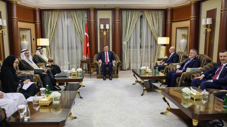 Cumhurbaşkanı Yardımcısı Yılmaz, Suudi Arabistan Yatırım Bakanı el-Falih ile bir araya geldi