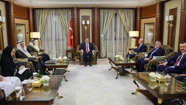Cumhurbaşkanı Yardımcısı Yılmaz, Suudi Arabistan Yatırım Bakanı el-Falih ile bir araya geldi