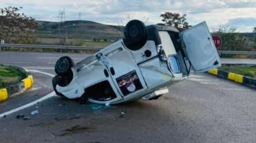 Ankara’da kontrolden çıkan hafif ticari araç takla attı: 1 yaralı